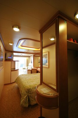 D218 (Dolphin Deck mini-suite)