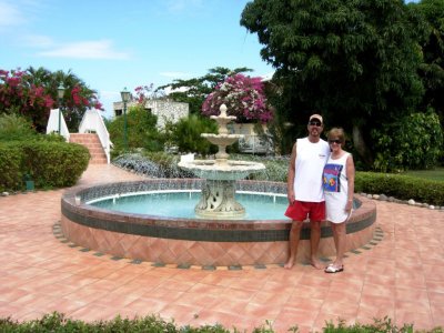 Fountain Near Swim-up Bar Pool