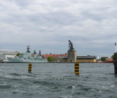 Mast Crane (1700's) and Modern Warship