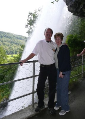 Under Steinsdal Falls