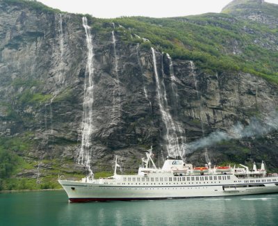 Seven Sisters Falls