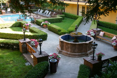 Napa Embassy Suites courtyard