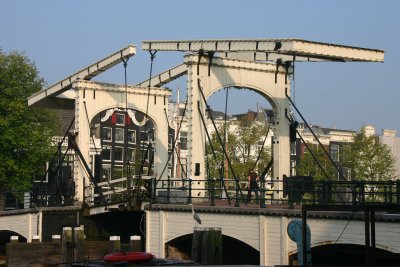 Cantilevered drawbridge