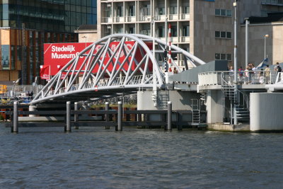 Pedestrian footbridge