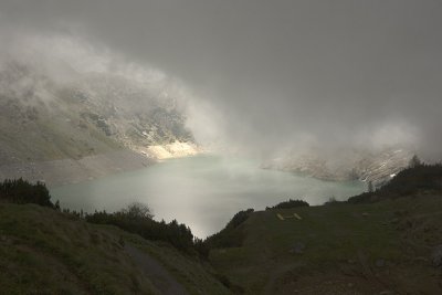 Lago nella nebbia