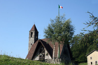 La chiesa in estate