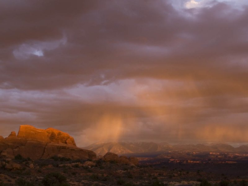 <B>Sunset Symphony</B>  <br><FONT SIZE=2>Arches National Park, Utah - September 2006</FONT>