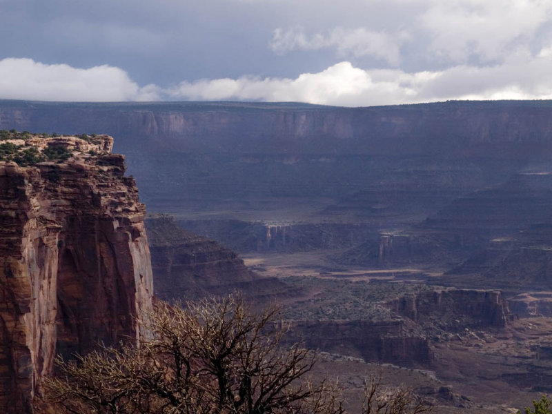 <B>Dance of Light</B> <br><FONT SIZE=2>Canyonlands National Park, Utah - September 2006</FONT>