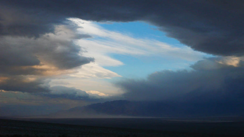 <B>Drama Down the Valley</B> <BR><FONT SIZE=2>Death Valley, California  February 2007</FONT>