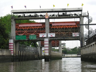 Khlong Cruise, Thon Buri