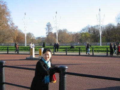 buckingham palace1.JPG