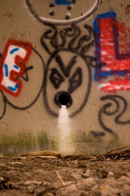 The coolest graffiti ever.......during a rainstorm.