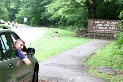 (IMG_3145Q.jpg) Arrive Great Smoky National Park (NC entrance)