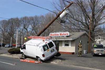 Dish TV van vs Pole
