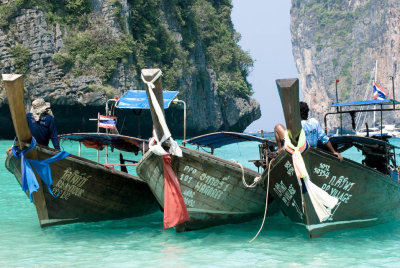 Smaller boats from main Phi Phi anchored
