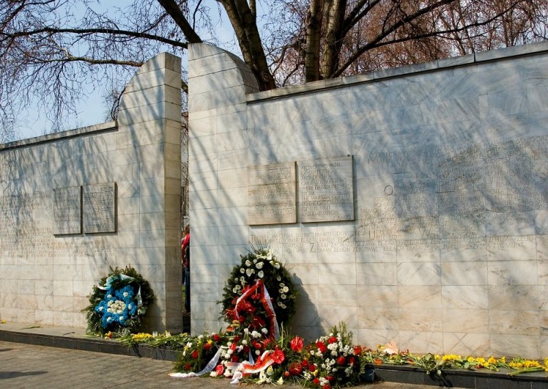 Umschlagplatz Monument