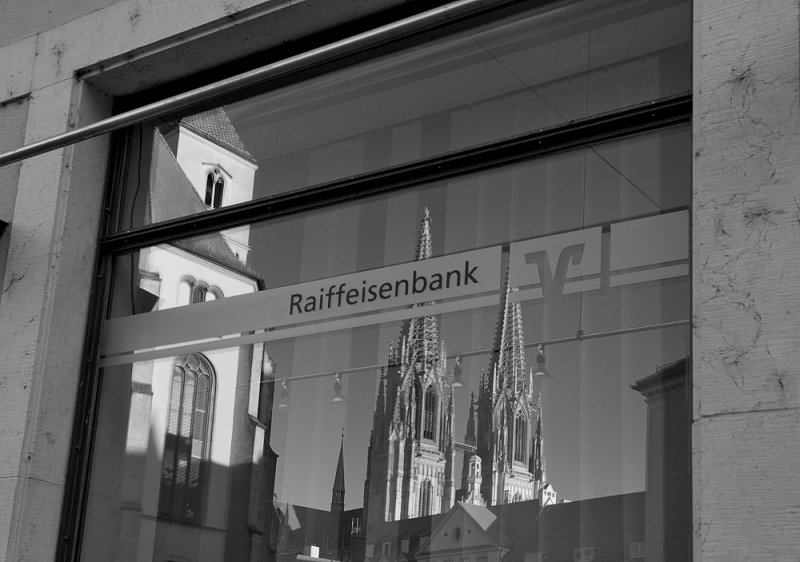 Achromatic Reflections