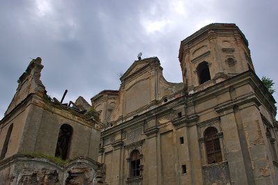 Uhniv - Church