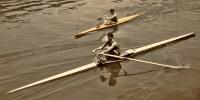 Juan y Juan Luis se cruzan en el rio.jpg