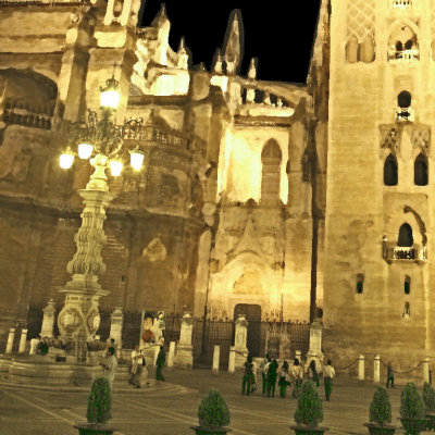 Farola al pie de La Giralda