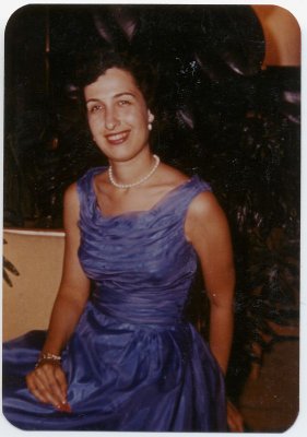 Donna at Vic and Harriet's Wedding, June 1, 1958.jpg