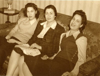 Judy, Ruth, Donna - Jan 1942.jpg