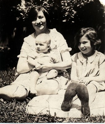 Ruth Goldberg, Donna, Judy 1928.jpg