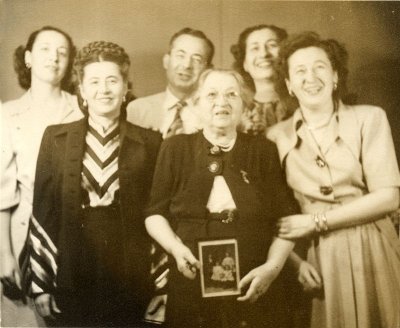 Mildred, Dinah, Bill, Grandma, Ruth, Leah.jpg