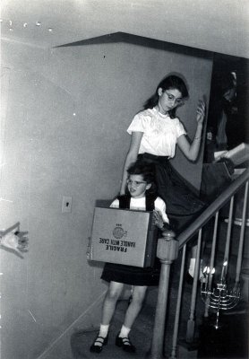 Bryna Edelman & Roberta Kite - Chanuka 1952