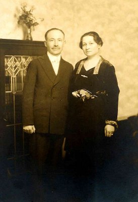 Samuel & Bessie Rosenberg 1920.jpg