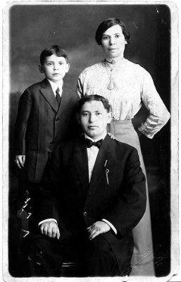 Sol Ruskin-Grushka family-1912.jpg