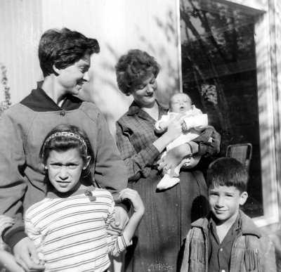 Jane, Sylvia & Charlie Reibel, Harriet & Susan - Oct 1960.jpg