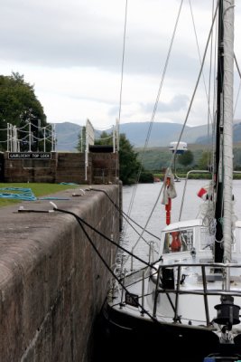 Yacht Sewyt Gair Lochy Locks, Caledonian Canal