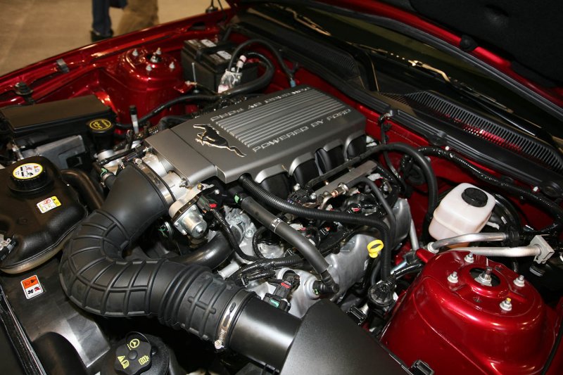4.6L V8 - 305 Horsepower