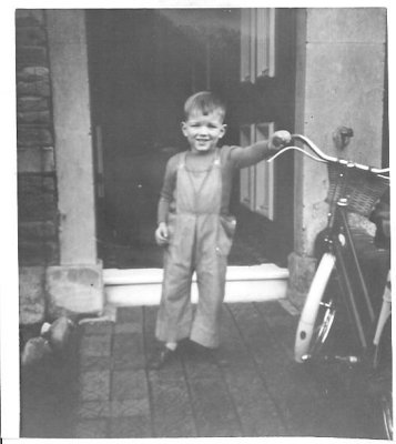 06 - on porch of 14 Seymour Av. - circa 1957-8.jpg