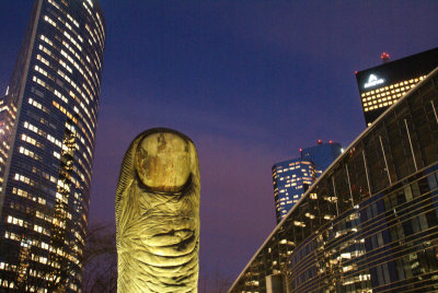 La Dfense - The Finger