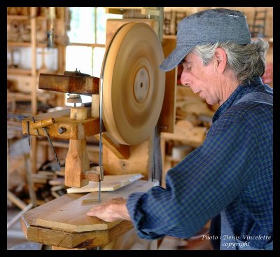 Wood Craftman ....   Antique method !