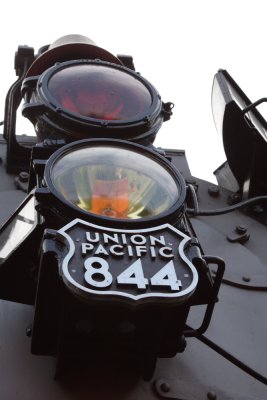 SP4449 tender refection in the headlight of UP844