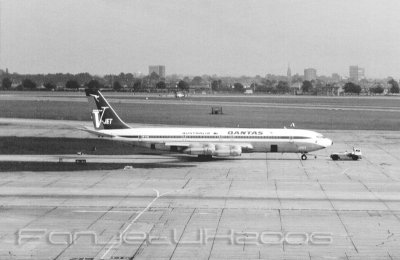 Boeing 707-338C  VH-EBQ  Qantas