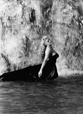 Dolce vita, La (Fellini) 1.jpg