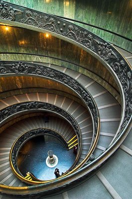 Vatican-Museum-Steps2.jpg