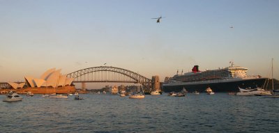 QM2 and QE2 in Sydney