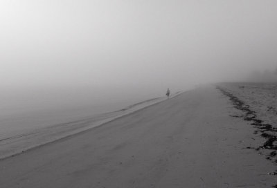 Beach walking in fog R0010809