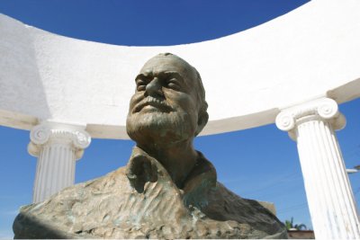 hemmingway statue