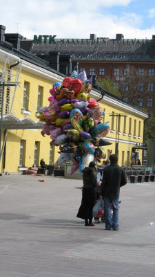 Once a year  the Finns buy - and sell ! - MANY balloons!
