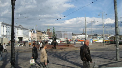 Helsinki - in the middle the statue Havis Amanda,