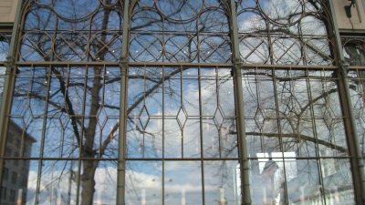 The windows of Restaurant Kappeli, Espa = Esplanade Park , Helsinki