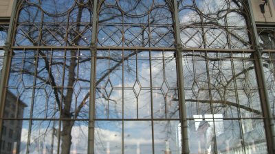 The windows of Restaurant Kappeli, Espa =  Esplanade Park , Helsinki