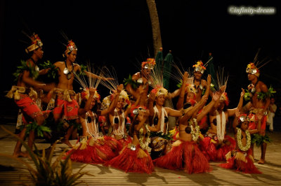 Polynesian dance show at Kia Ora