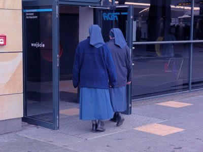 Nuns at Krakow train station